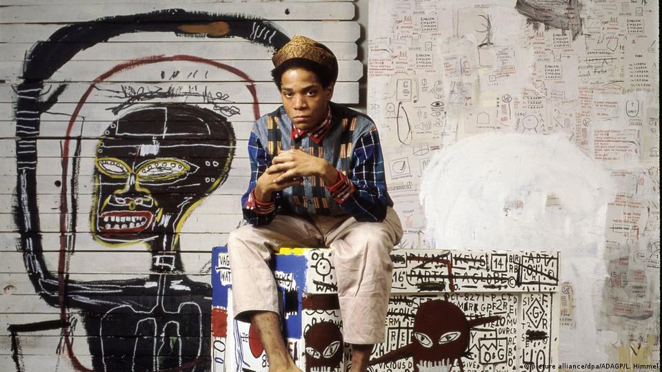 Jean Michael Basquiat foi um dos artistas mais prolíficos da década de 80. (Foto: Reprodução/youTube).