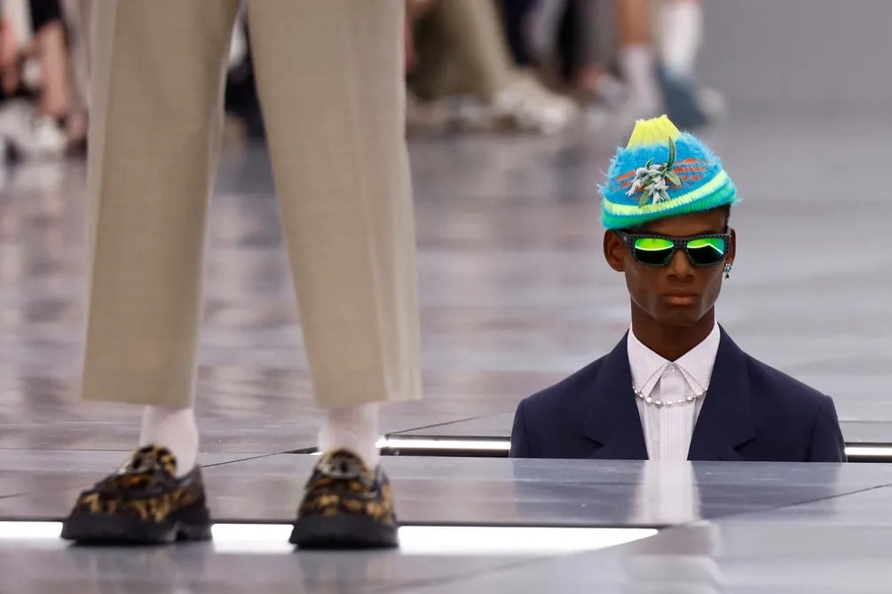 Sofisticação no desfile da Dior (Foto: Reprodução/Etiqueta única)