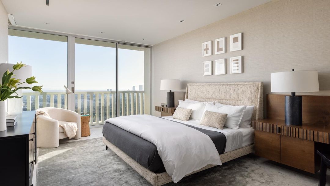 Sandra Bullock vende apartamento pelo equivalente a 23 milhões de reais (Foto: Reprodução/Tyler Hogan/Hilton&Hyland)
