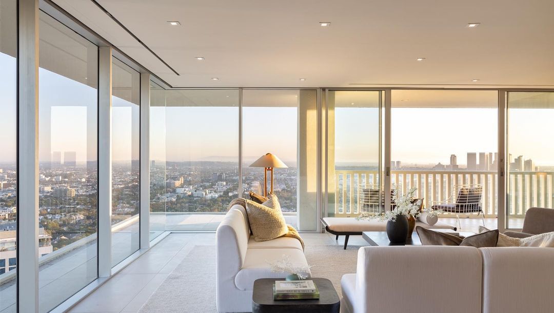 Sandra Bullock vende apartamento pelo equivalente a 23 milhões de reais (Foto: Reprodução/Tyler Hogan/Hilton&Hyland)