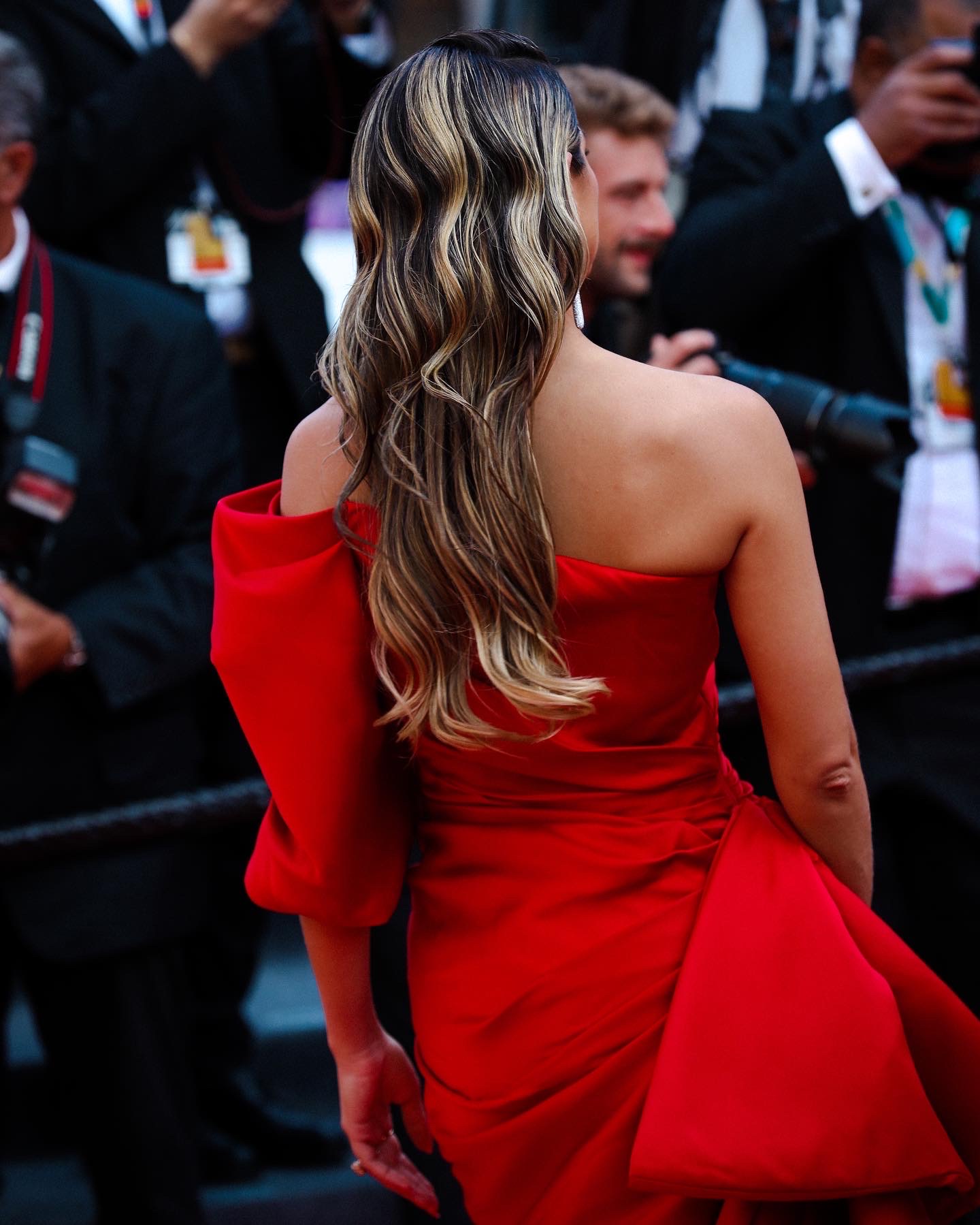 Thássia Naves no Red Carpet do Festival de Cannes. (Foto: Reprodução/Gersonlirio)