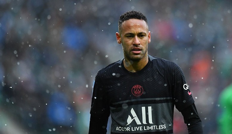 Neymar retorna a Paris e corre contra o tempo para tratar lesão