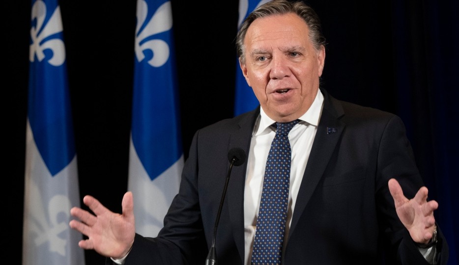 Após os impostos sobre álcool e maconha, premier de Quebec quer taxar não vacinados