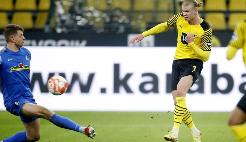 Dortmund aplica goleada e segue vivo na briga pelo título 