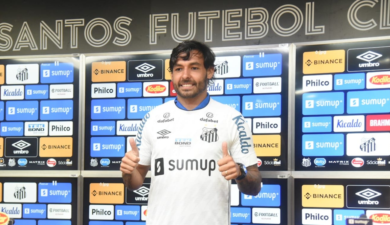 Ricardo Goulart escolhe camisa 10 do Santos e deve ser inscrito como atleta estrangeiro