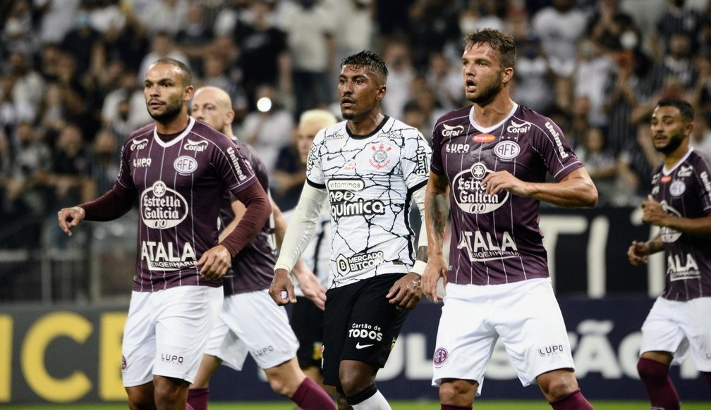Corinthians fica no 0 a 0 contra a Ferroviária em sua estreia no Paulistão