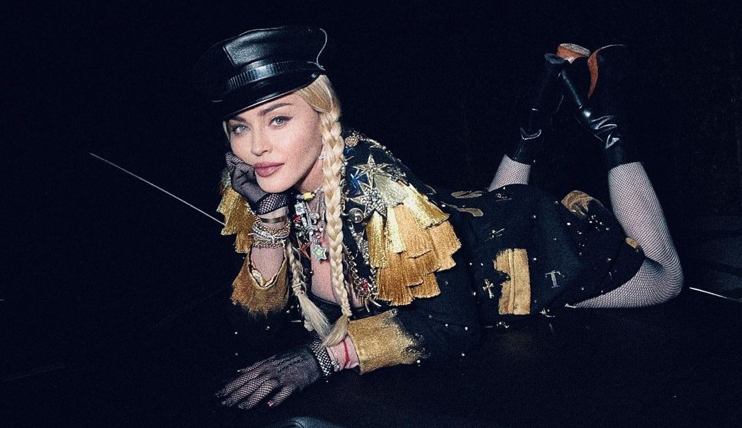 Madonna leva fãs a loucura com série de fotos sensuais no Instagram