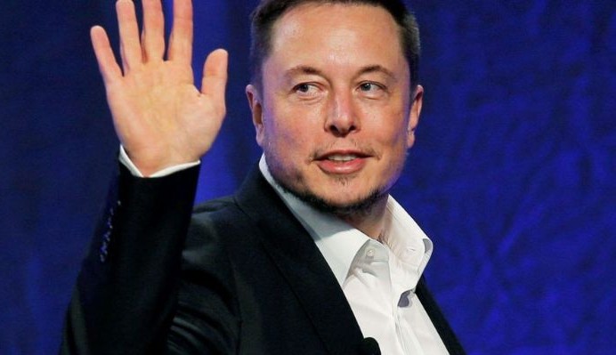 Tesla: Elon Musk planeja investir em veículos autônomos neste ano