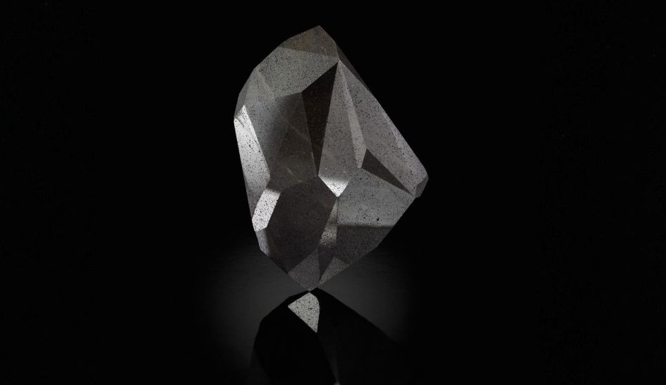 Diamante negro de possíveis origens espaciais será leiloado em Londres
