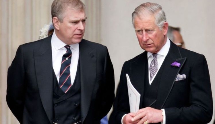 Príncipe Charles quer afastar Príncipe Andrew do castelo de Windsor 