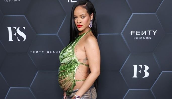 Rihanna apresenta looks estilosos durante a gestação