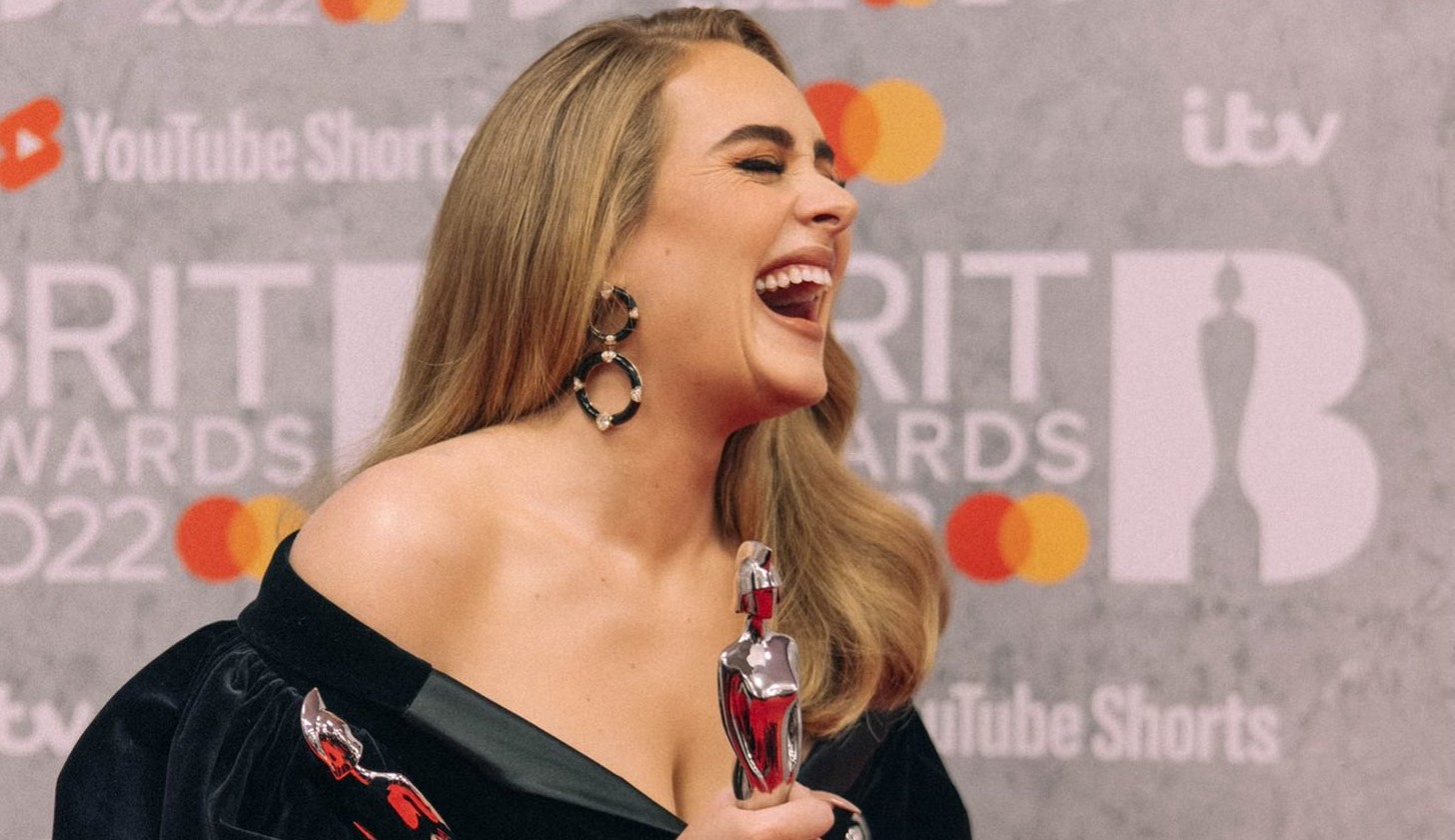 Adele alcança novo marco global no Spotify com 'Easy On Me'