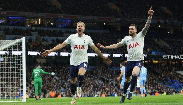 Kane decide e Tottenham vence líder Manchester City