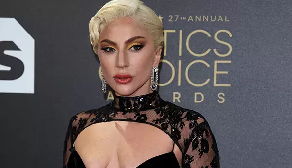 Lady Gaga divide opiniões em noite de premiação