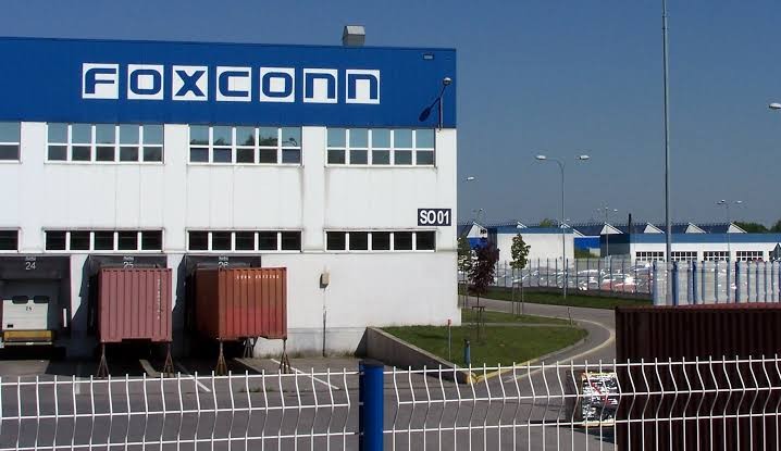  Novos casos de covid na China causam paralisação nos serviços da Foxconn