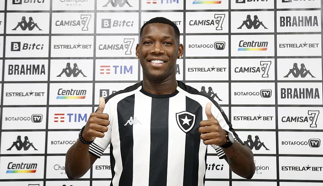 Patrick de Paula é apresentado pelo Botafogo e revela metas para o futuro