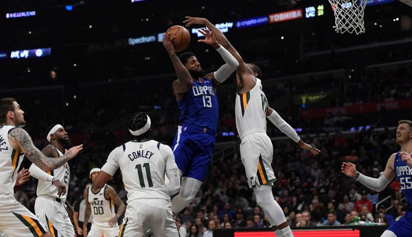 Clippers vencem Jazz em disputa acirrada