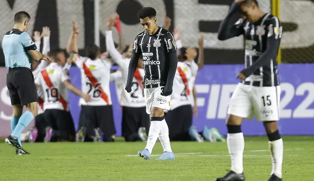 Corinthians estreia na Libertadores com derrota para o Always Ready