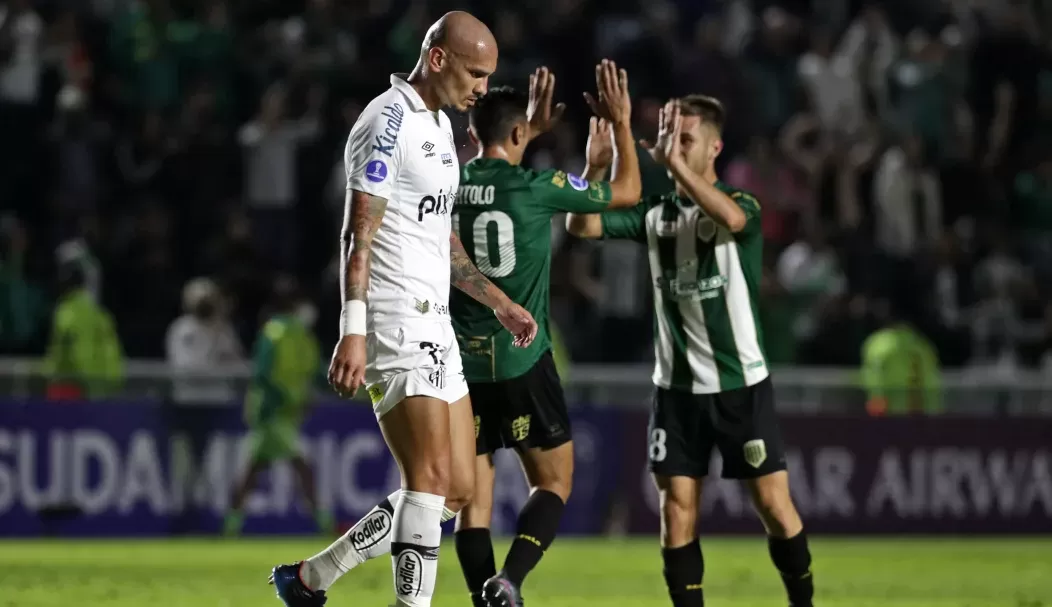 Santos estreia com derrota na Argentina pela Sul-Americana