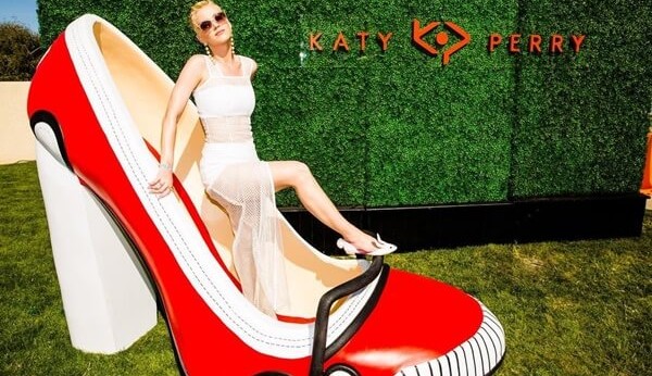 Katy Perry lança sua nova coleção de sapatos