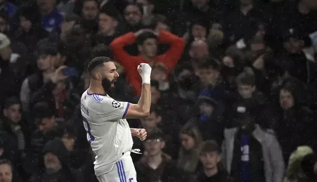 Benzema marca três vence e coloca Real Madrid em vantagem contra Chelsea