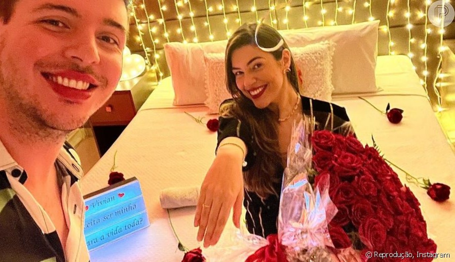 Vivian Amorim é pedida em casamento pelo pai de sua filha 