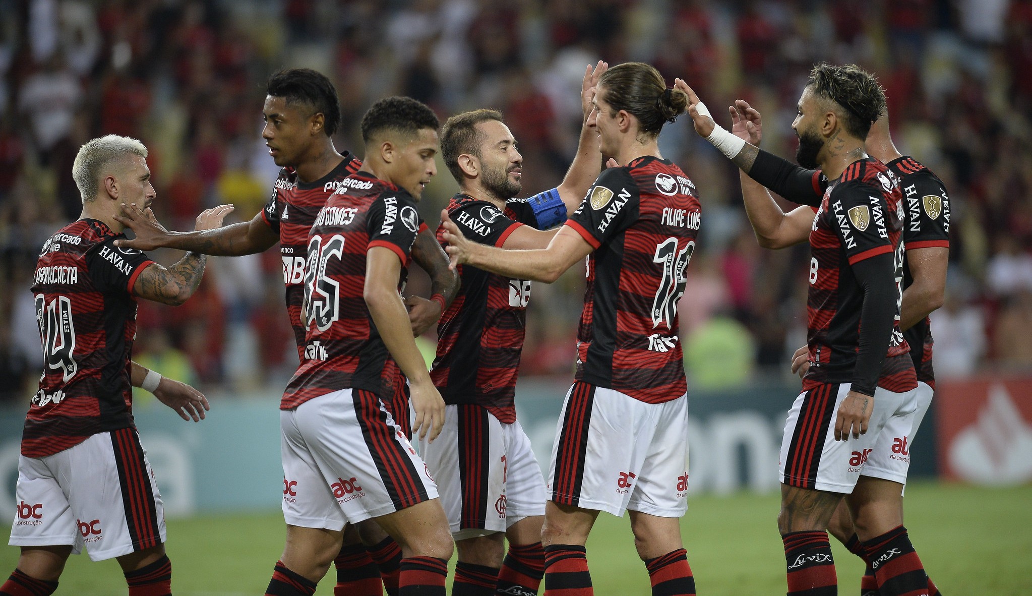 Flamengo vence a segunda na Libertadores e lidera o grupo H