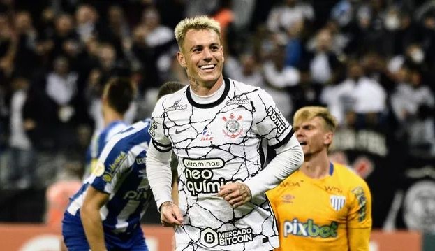 Com três gols de Róger Guedes, Corinthians vence Avaí na Neo Química Arena 