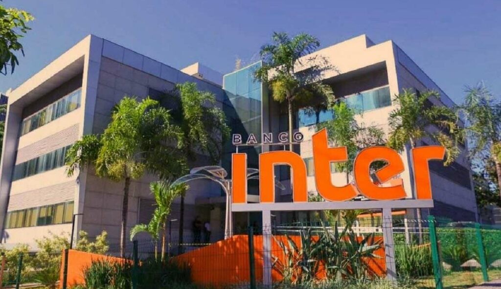 Banco Inter vê ações subirem depois de retomar processo de listagem