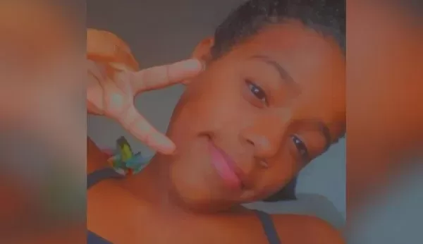 Morre menina de 11 anos que teve perna amputada após ser prensada por carro alegórico no Rio de Janeiro