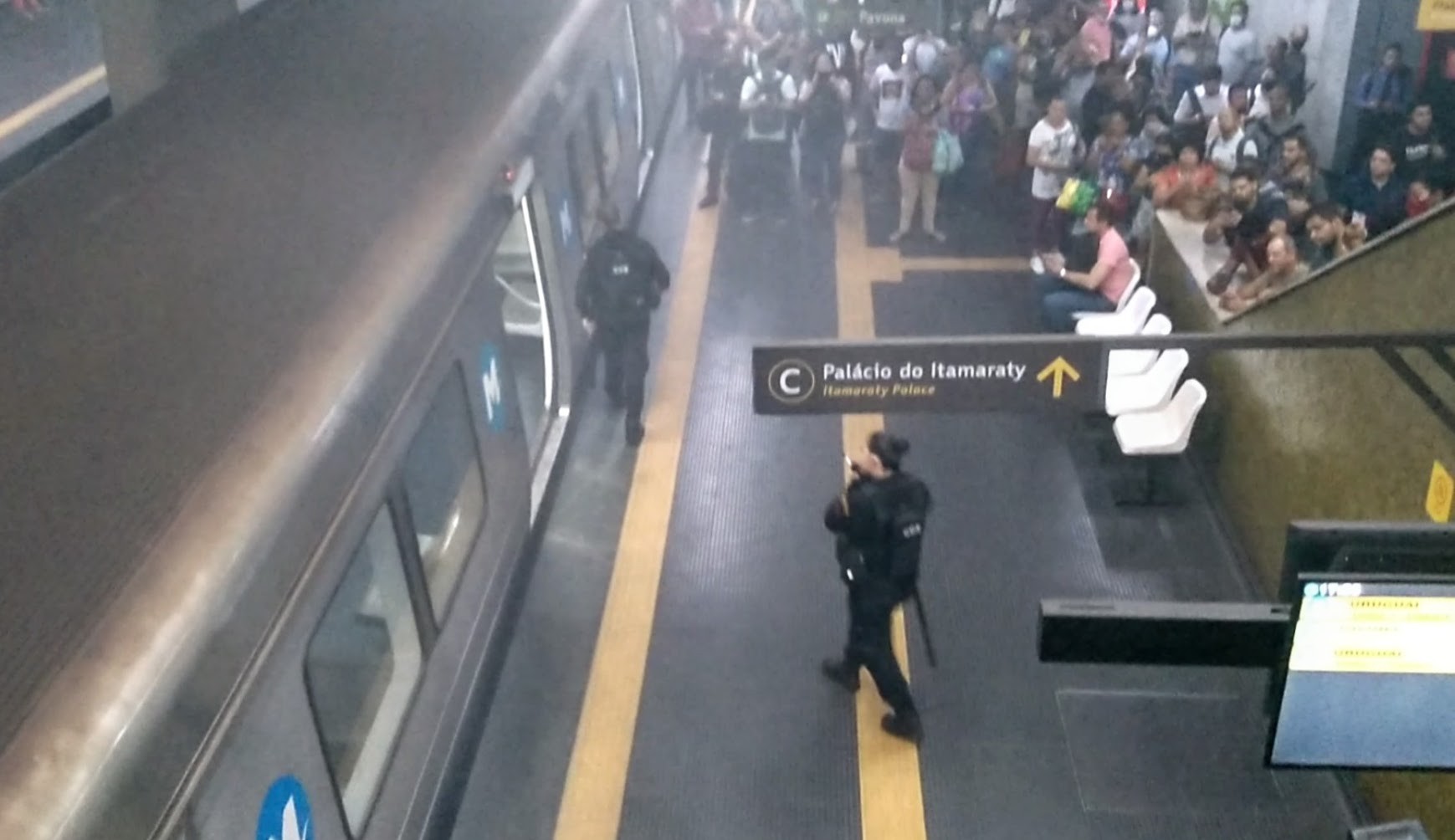 Princípio de incêndio em vagão do MetrôRio provoca caos nos passageiros 