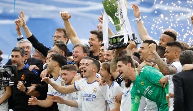 Real Madrid goleia Espanyol e garante mais um título de La Liga no Santiago Bernabéu
