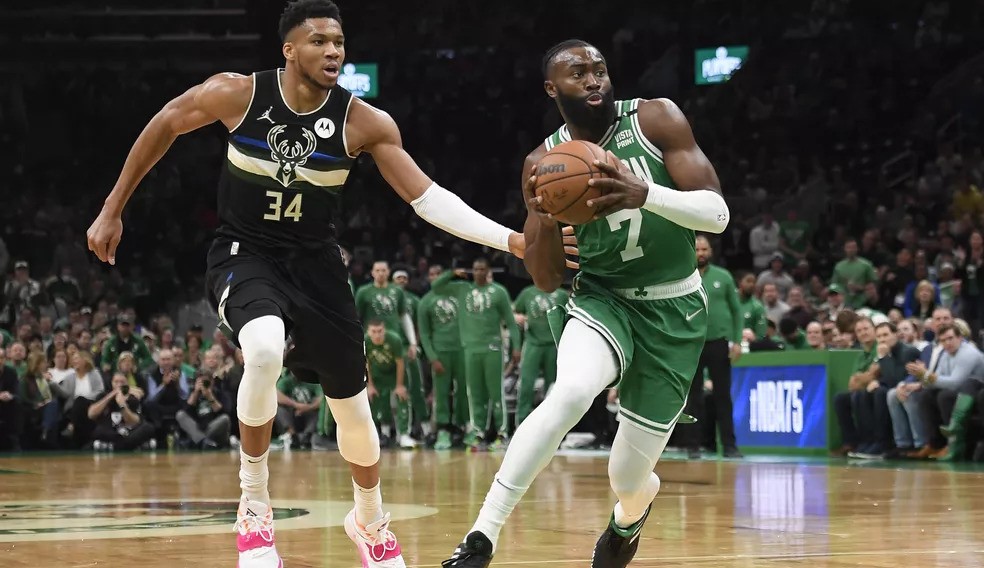 NBA: Celtics derrotam o Milwaukee Bucks e empatam série em 1 a 1