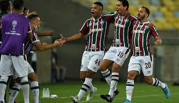 Fluminense vence e segue vivo na Sul-Americana