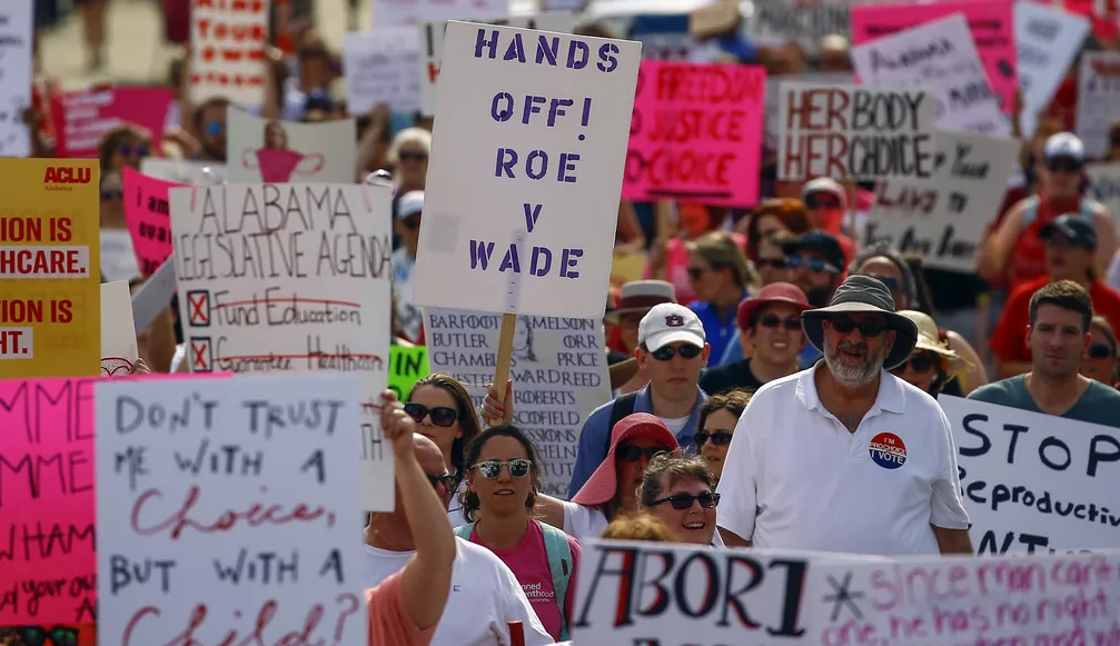 EUA pode mudar regra sobre aborto: entenda como isso pode afetar o mundo