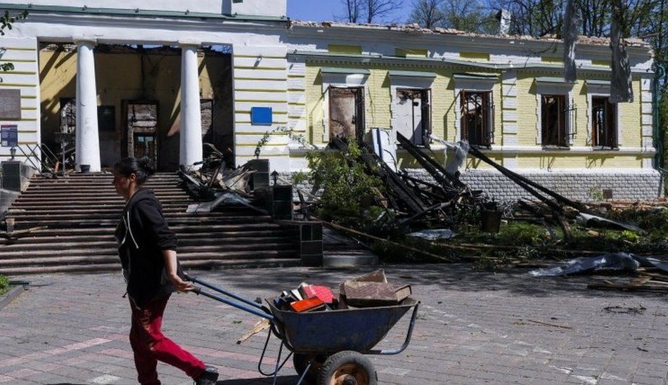 Soldados russos deixam segunda maior cidade da Ucrânia, de acordo com prefeito de Kharkiv