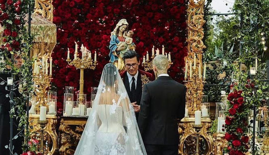 Felizes para sempre: Kourtney Kardashian e Travis Baker se casam na Itália 