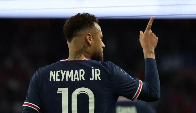 Jornalista diz que renovação de Mbappé pode acarretar saída de Neymar do PSG