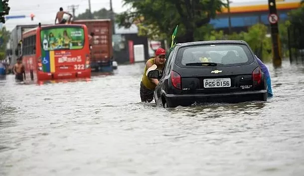 Chuvas intensas em Recife faz com que prefeitura antecipe inauguração de abrigo Irmã Dulce
