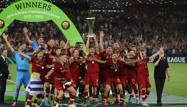 Roma vence Feyenoord e conquista Conference League