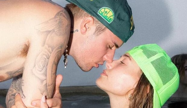 Justin Bieber e Hailey são vistos em clima de romance em passeio de iate no México