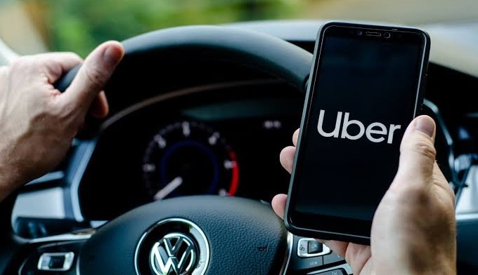 CEO da Uber diz que empresa resiste a recessão e não precisa de cortes
