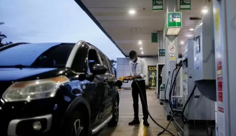Após três semana de queda, preço da gasolina registra novo aumento no país