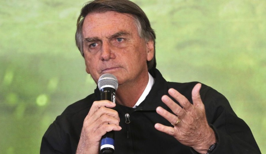 Petrobras anuncia aumento no preço do combustível e ignora pedido de Bolsonaro