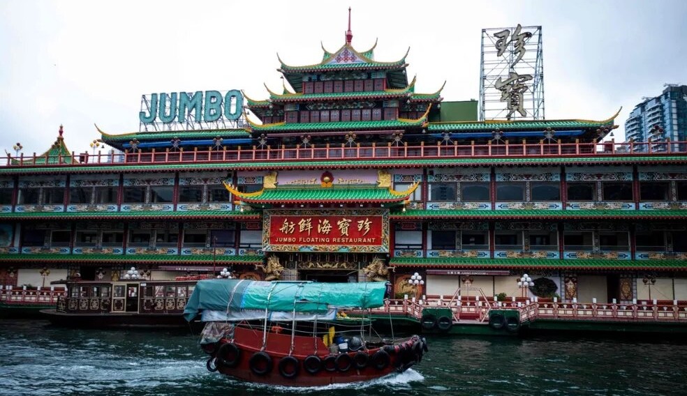 Famoso restaurante flutuante de Hong Kong afunda no Mar do Sul da China