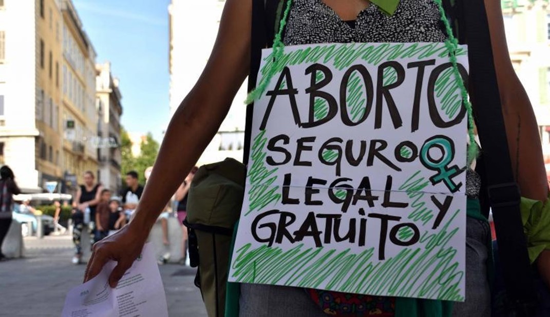 Impedida de realizar o aborto legal, a Justiça catarinense autorizou volta da criança de 11 anos para a mãe