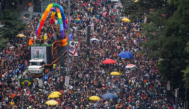 26ª Parada do Orgulho LGBTQIA+ movimenta positivamente a economia da cidade de São Paulo