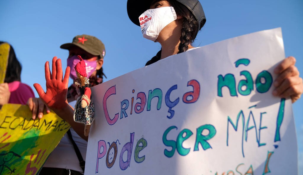 Menina de 11 anos que foi estuprada em Santa Catarina consegue realizar aborto