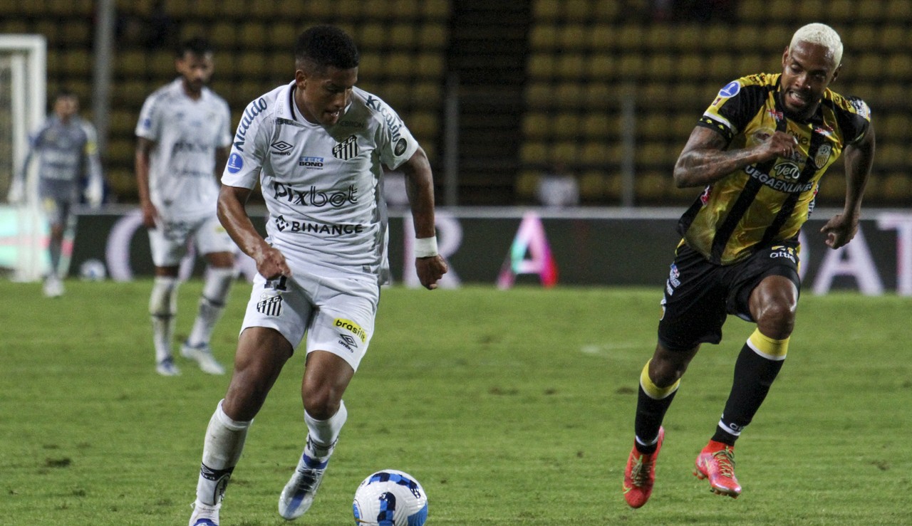 Com reservas, Santos joga mal, mas busca empate no fim diante do Deportivo Táchira