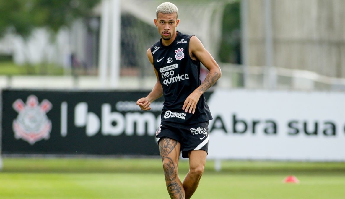 Corinthians negocia o zagueiro João Victor para o Benfica